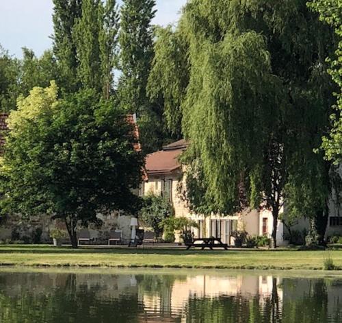 LE MOULIN DE LONGCHAMP - Maison d'Hôtes Lent Exterior foto